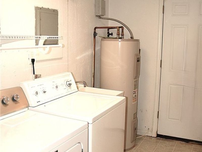 8867 Holly Lane, Olmsted Falls, OH 44138 Photo 13