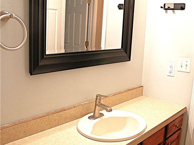 8867 Holly Lane, Olmsted Falls, OH 44138 Photo 17