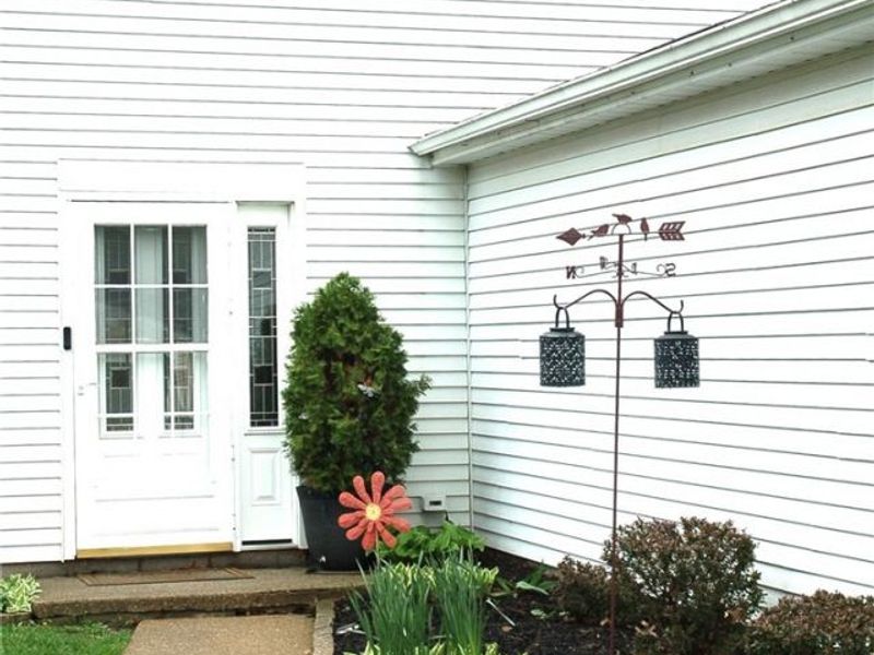 8867 Holly Lane, Olmsted Falls, OH 44138 Photo 2