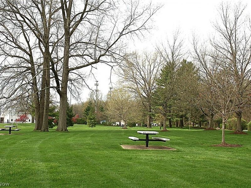 8867 Holly Lane, Olmsted Falls, OH 44138 Photo 26