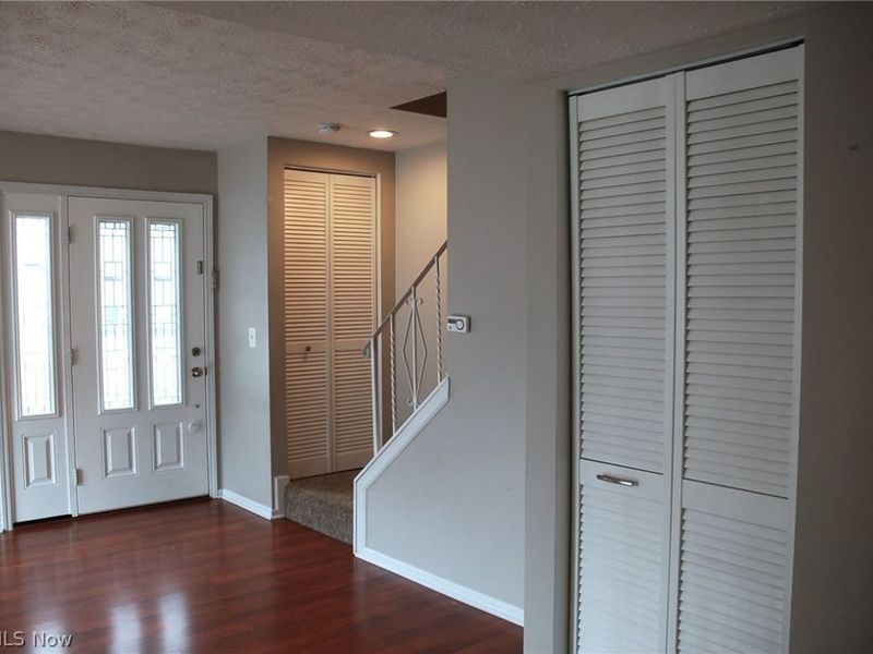 8867 Holly Lane, Olmsted Falls, OH 44138 Photo 3