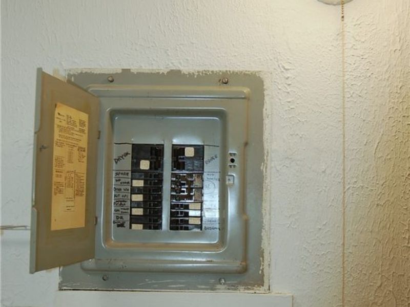 8867 Holly Lane, Olmsted Falls, OH 44138 Photo 32