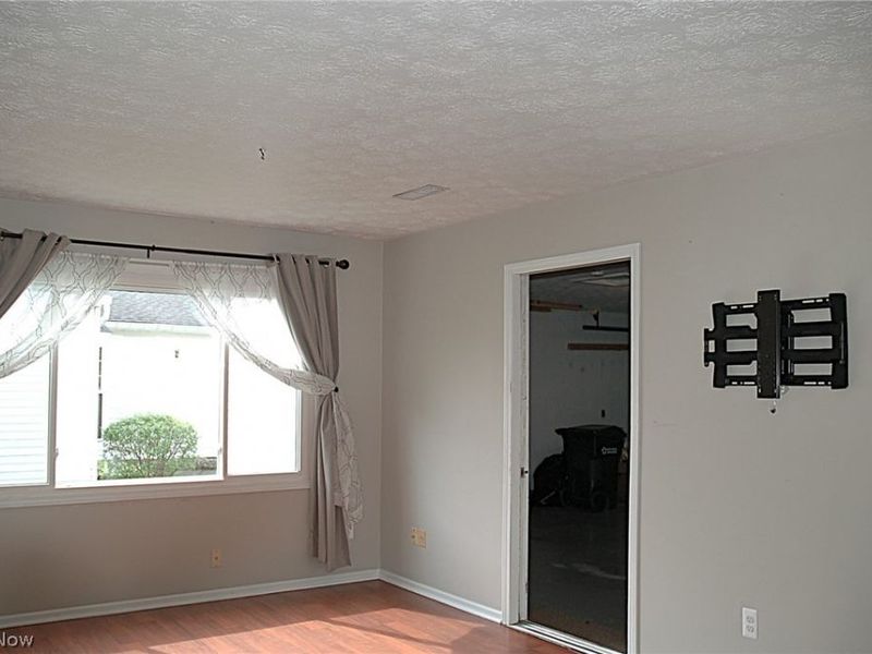 8867 Holly Lane, Olmsted Falls, OH 44138 Photo 6