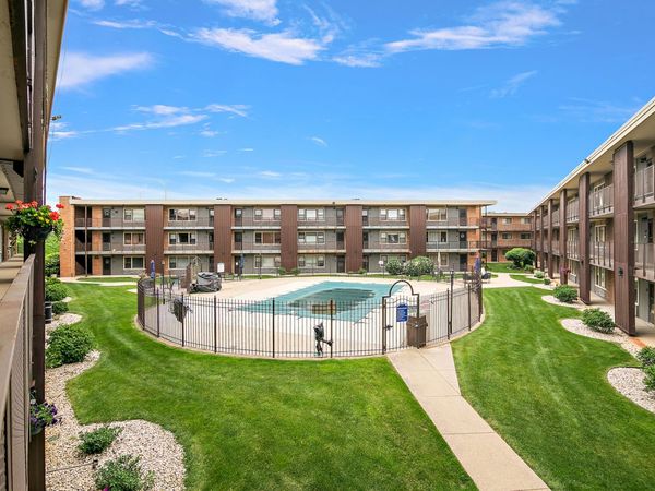 9608 W Higgins Road, Unit 2c, Rosemont, IL 60018
