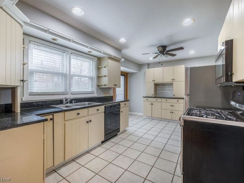 1211 Manitoulin Pike, Brunswick, OH 44212 Photo 6