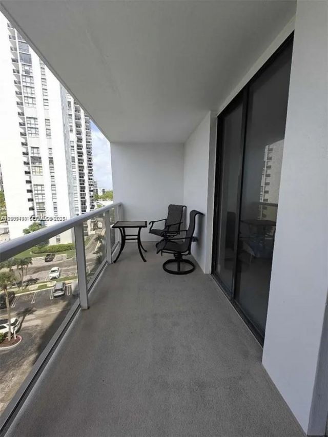 3701 N Country Club Dr, Unit 705, Aventura, FL 33180 Photo