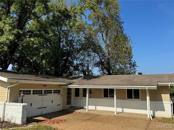 1529 Tryon Drive , Creve Coeur, MO 63146