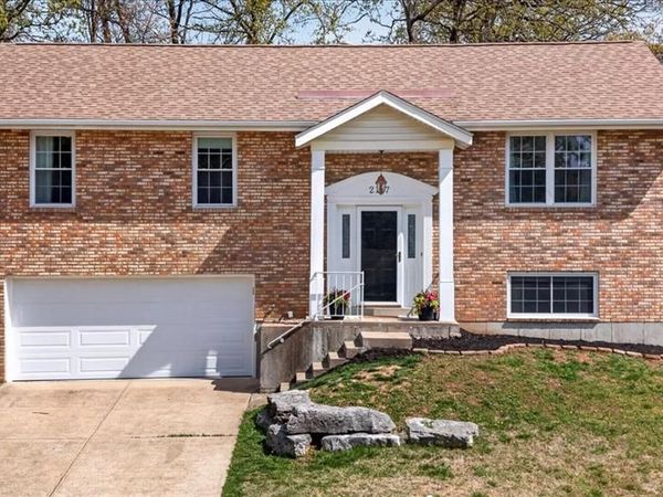 2117 S Oaks Drive , Barnhart, MO 63012