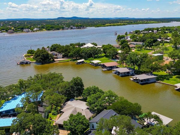 104 Bluebird LN, Highland Haven, TX 78654