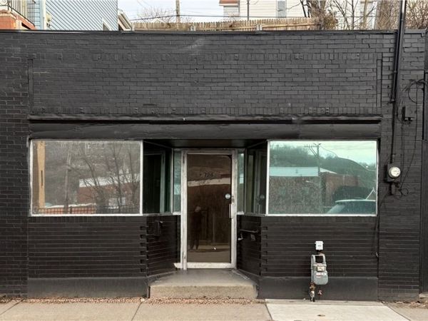 724 Chartiers Avenue, Mckees Rocks, PA 15136