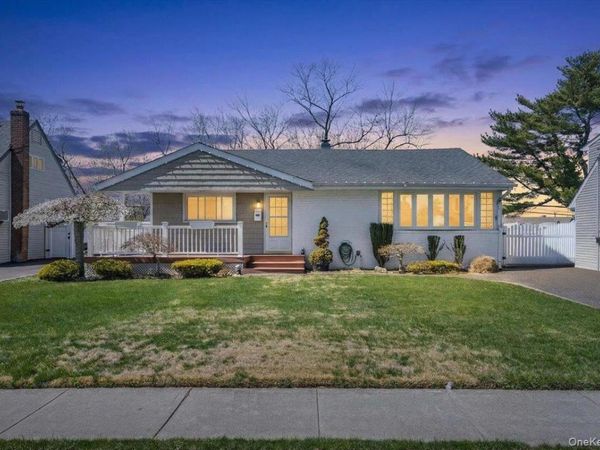 18 Seitz Drive, Bethpage, NY 11714