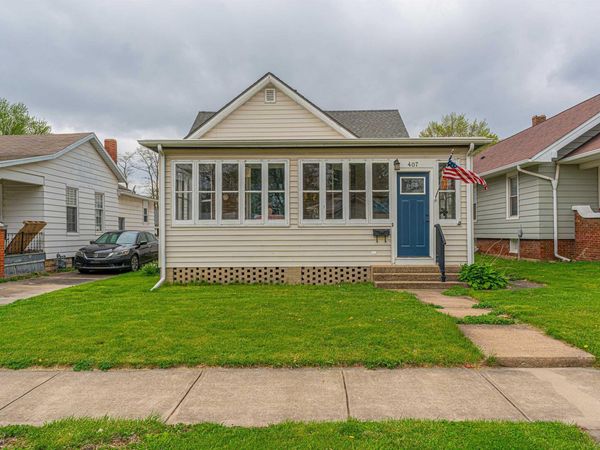 407 S KICKAPOO Street, Lincoln, IL 62656