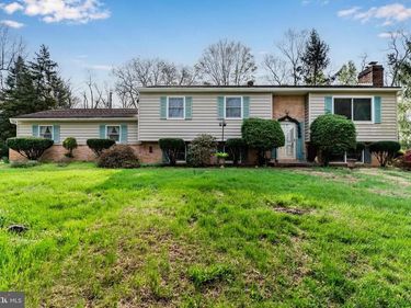 24 RICHLAND ROAD, CARLISLE, PA 17015