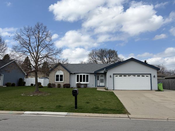 5934 Regency Hills Dr, Mount Pleasant, WI 53406