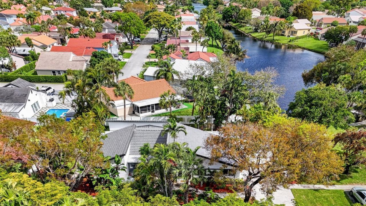 4701 NW 1st Place, Deerfield Beach, FL 33442 Photo