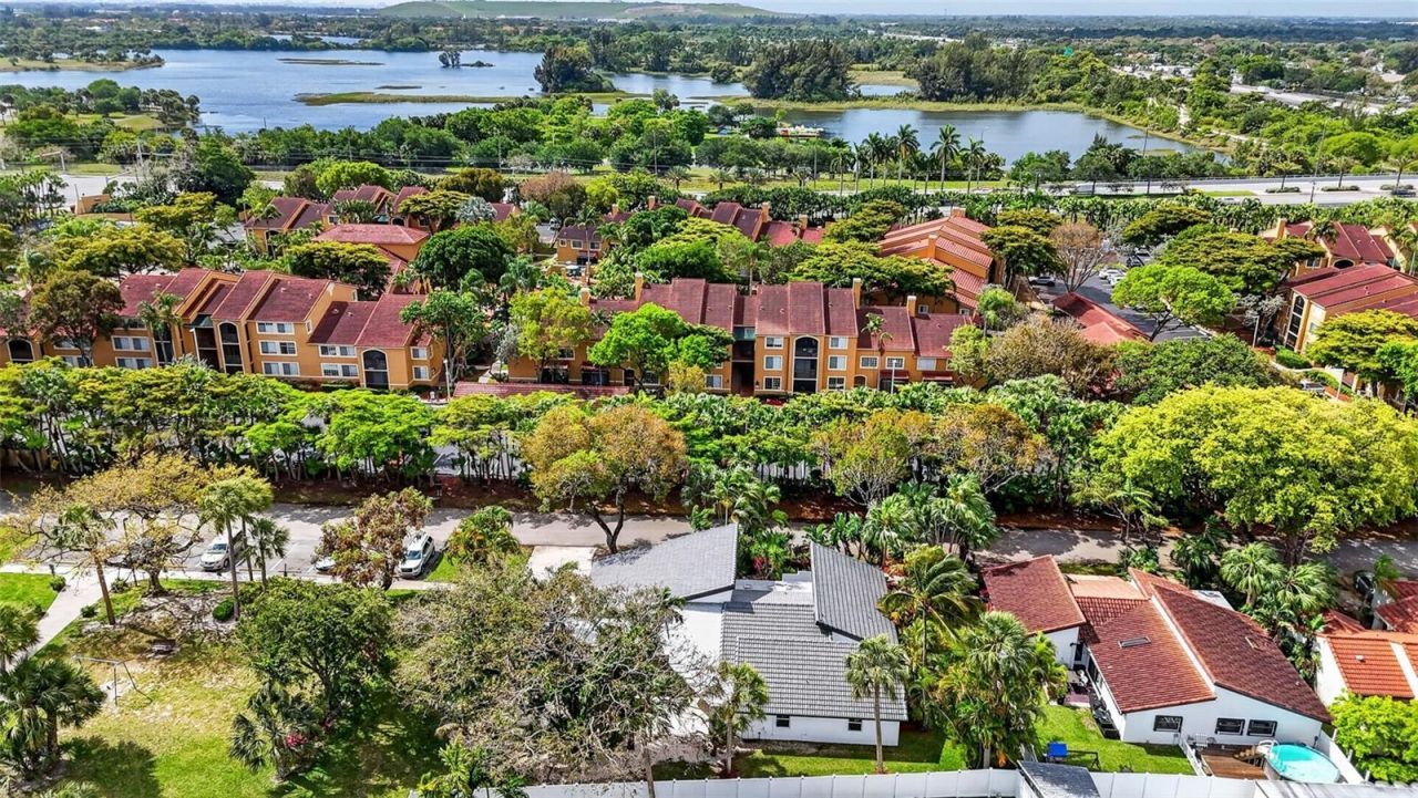 4701 NW 1st Place, Deerfield Beach, FL 33442 Photo