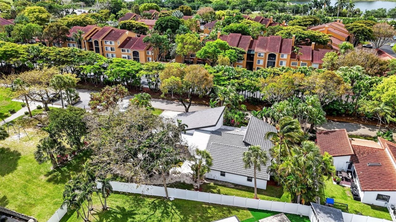 4701 NW 1st Place, Deerfield Beach, FL 33442 Photo