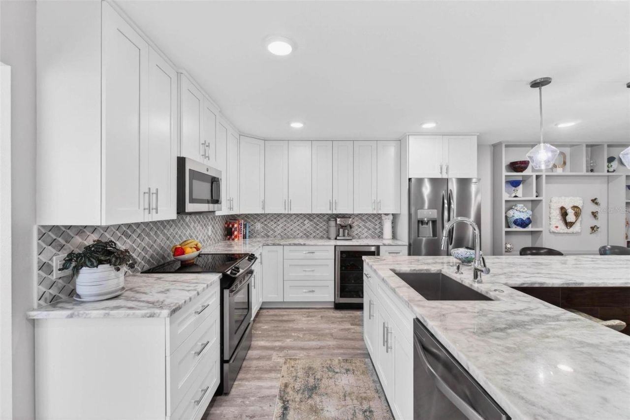 1065 Eden Isle Boulevard Ne, Unit 1, Saint Petersburg, FL 33704 Photo