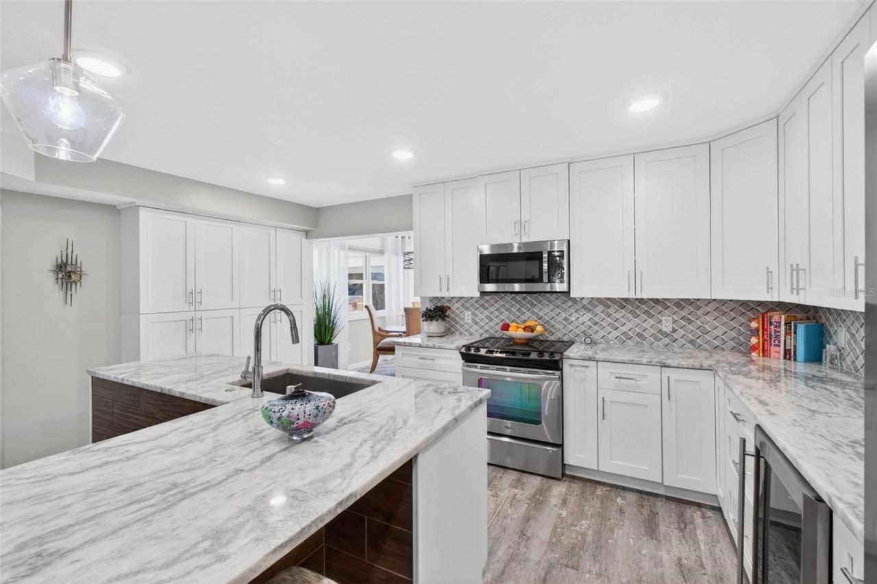1065 Eden Isle Boulevard Ne, Unit 1, Saint Petersburg, FL 33704 Photo