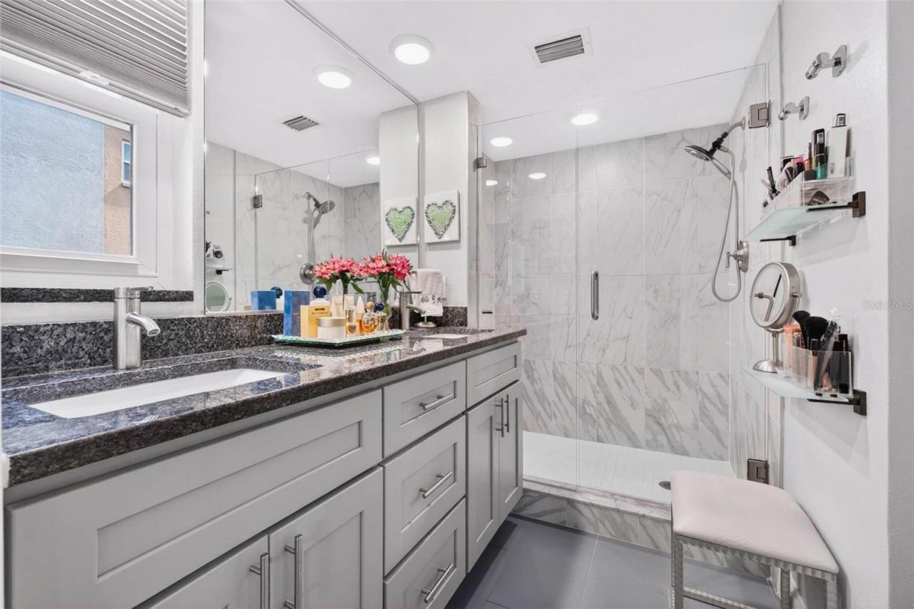 1065 Eden Isle Boulevard Ne, Unit 1, Saint Petersburg, FL 33704 Photo