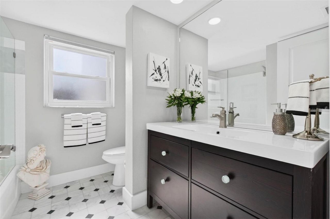 1065 Eden Isle Boulevard Ne, Unit 1, Saint Petersburg, FL 33704 Photo