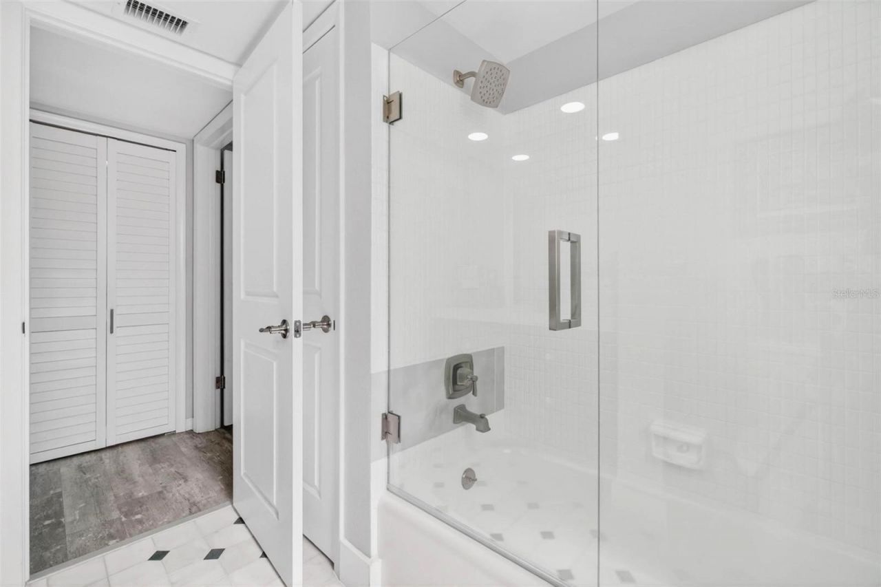 1065 Eden Isle Boulevard Ne, Unit 1, Saint Petersburg, FL 33704 Photo