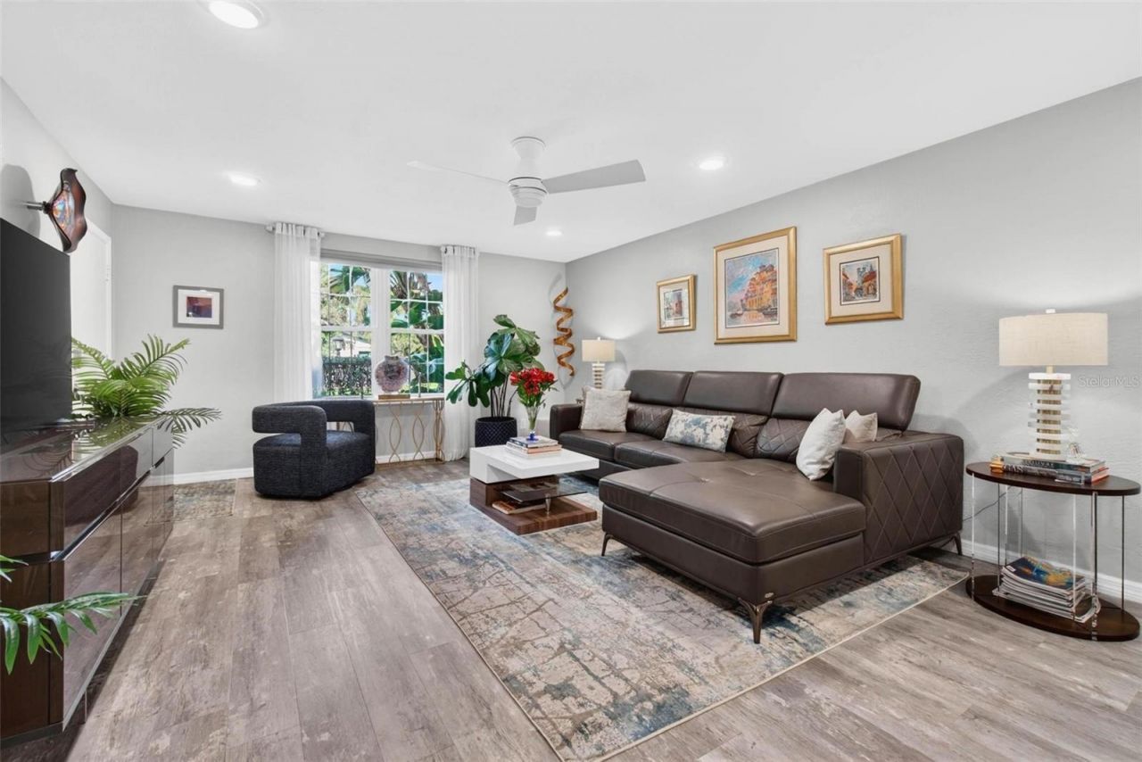1065 Eden Isle Boulevard Ne, Unit 1, Saint Petersburg, FL 33704 Photo