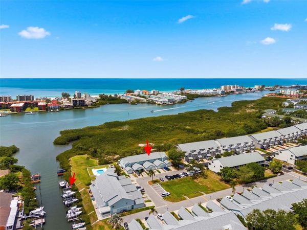 9438 TARA CAY COURT , Unit 27, SEMINOLE, FL 33776