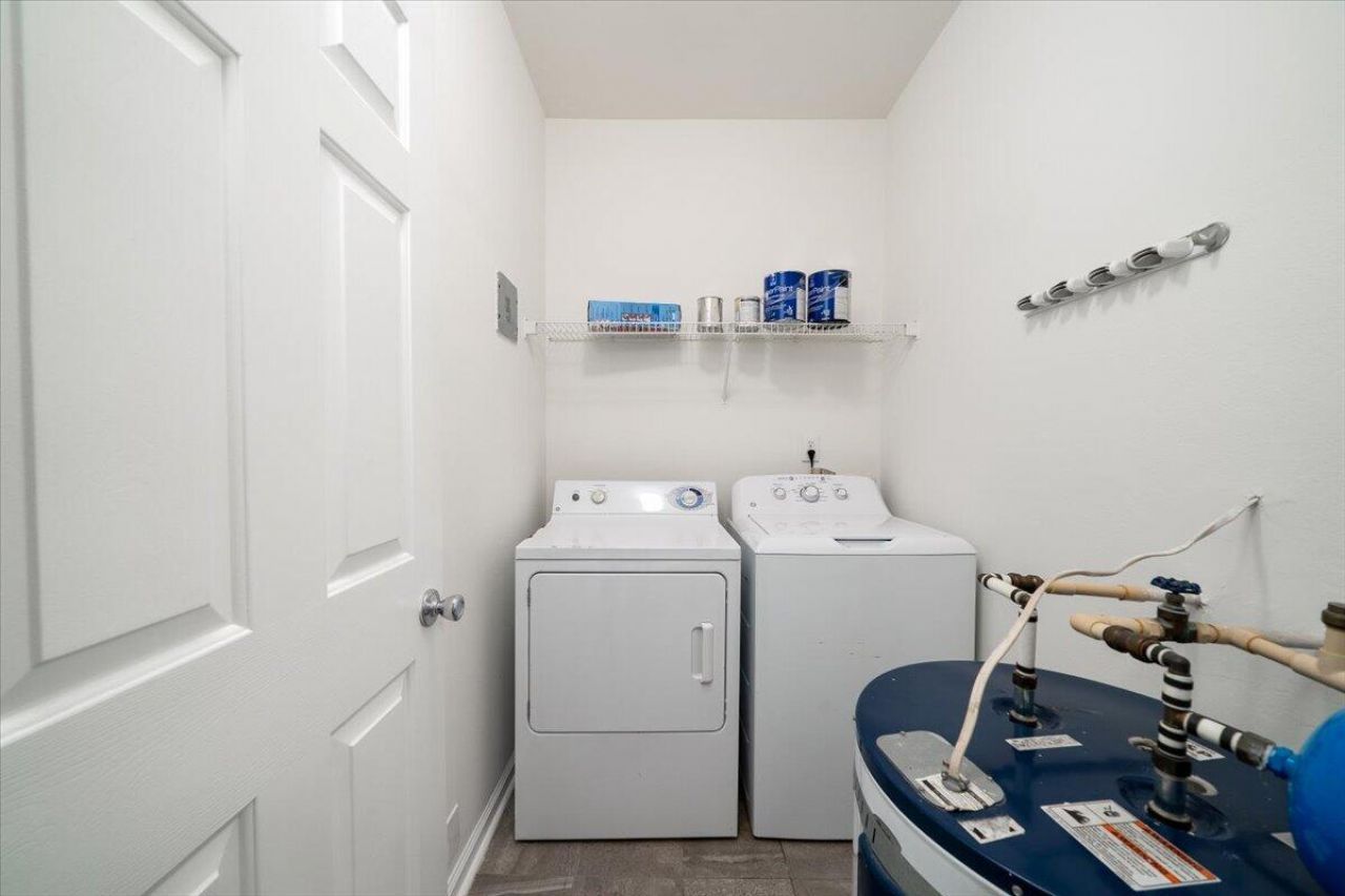 1932 Chatelain Way Photo 15