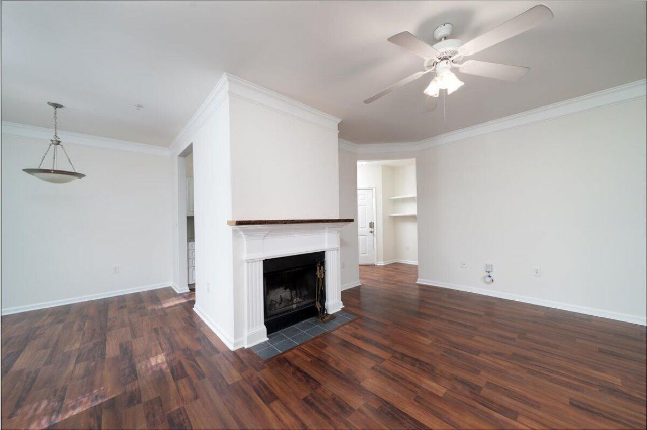 1932 Chatelain Way Photo 4