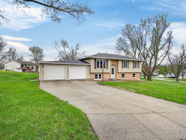 6723 NW 53rd Street, Johnston, IA 50131