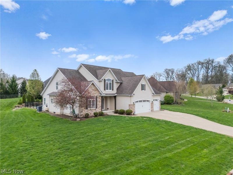 8888 Scotsbury Street NW, Massillon, OH 44646 Photo 2