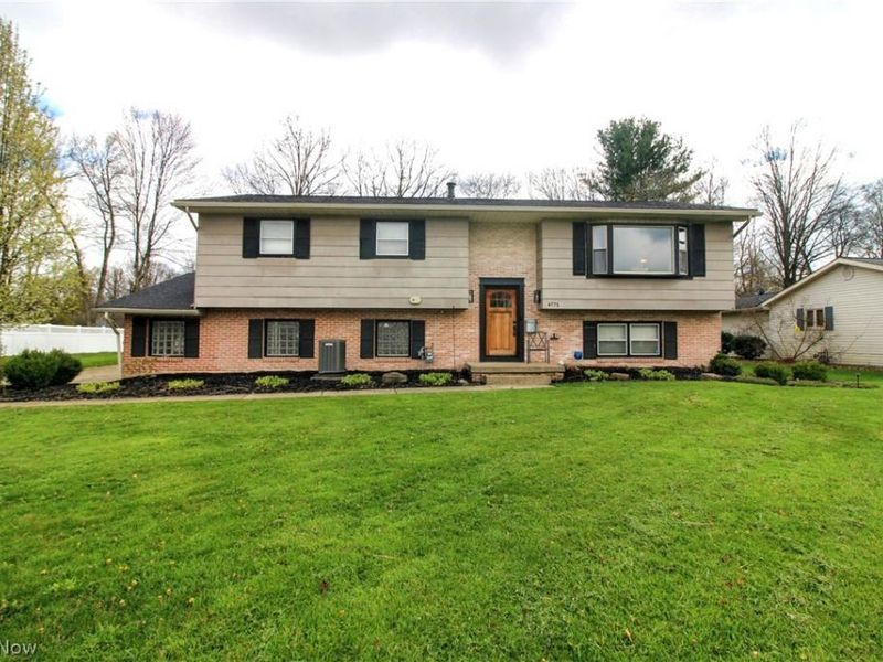 4775 Logan Arms Drive, Liberty, OH 44505 Photo 2