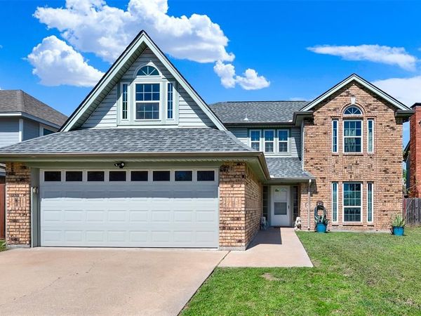 2828 Linden Lane, Grand Prairie, TX 75052