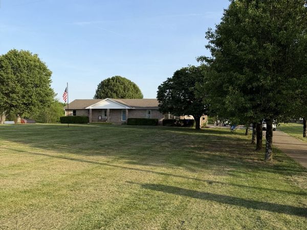 1976 Hartsville Pike , Gallatin, TN 37066