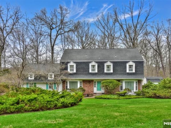 19 Aldbury Drive, Upper Saddle River, NJ 07458