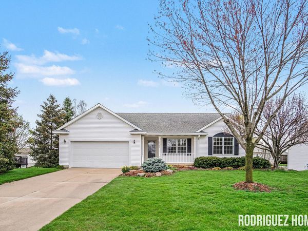 3745 Lenters Drive, Hudsonville, MI 49426