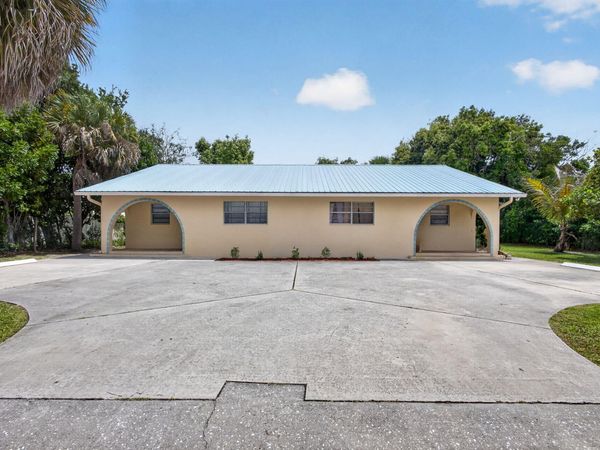 9484 Sun Court, Palm Beach Gardens, FL 33403