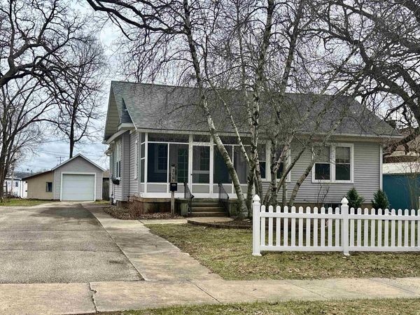206 East Street, Decorah, IA 52101
