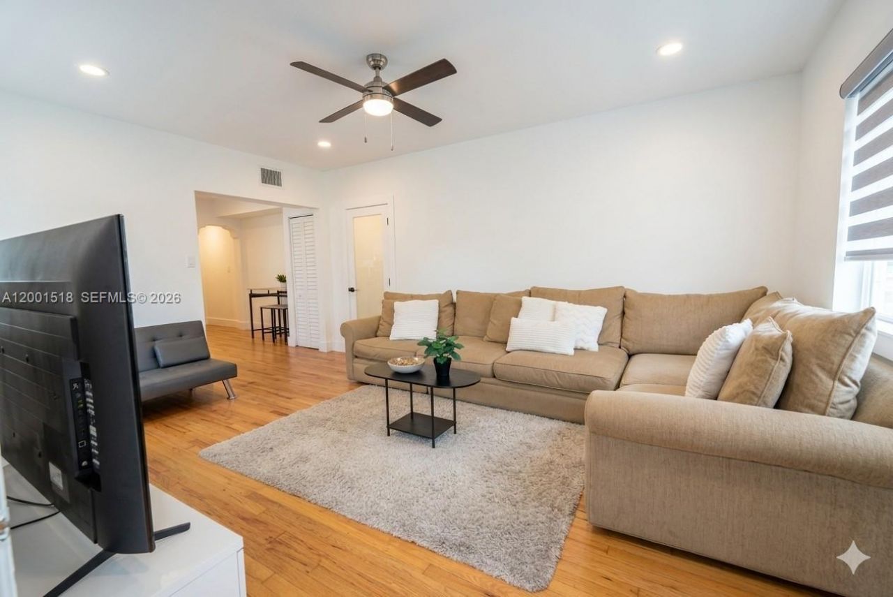 817 W 39th St, Unit 2, Miami Beach, FL 33140 Photo