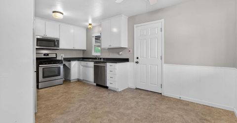 2011 Mangrum Ave, Sacramento, CA 95822 Photo