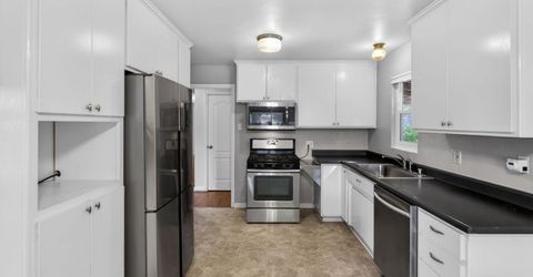 2011 Mangrum Ave, Sacramento, CA 95822 Photo