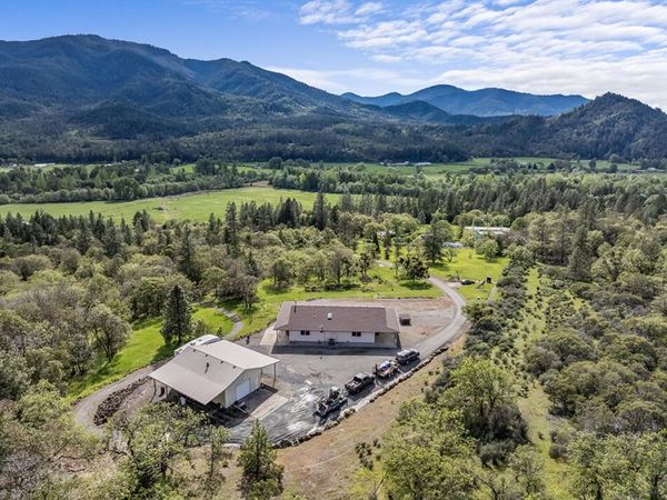 10300 N Applegate Road, Grants Pass, OR 97527