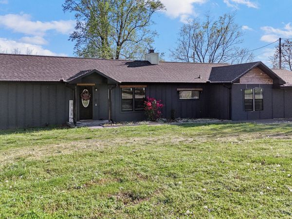 1110 E 13th Street, Cassville, MO 65625