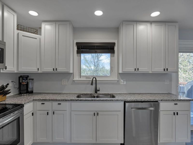 2886 Scotch Pine Court, Columbus, OH 43231 Photo 12