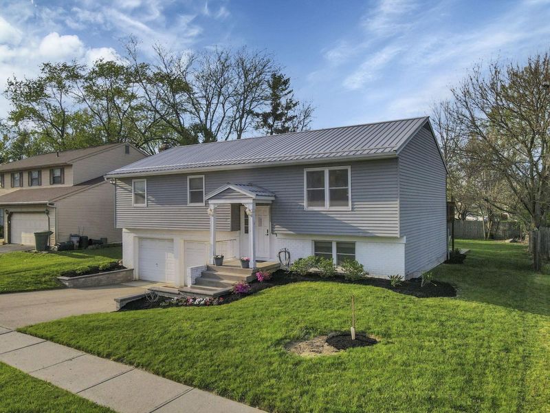 2886 Scotch Pine Court, Columbus, OH 43231 Photo 2