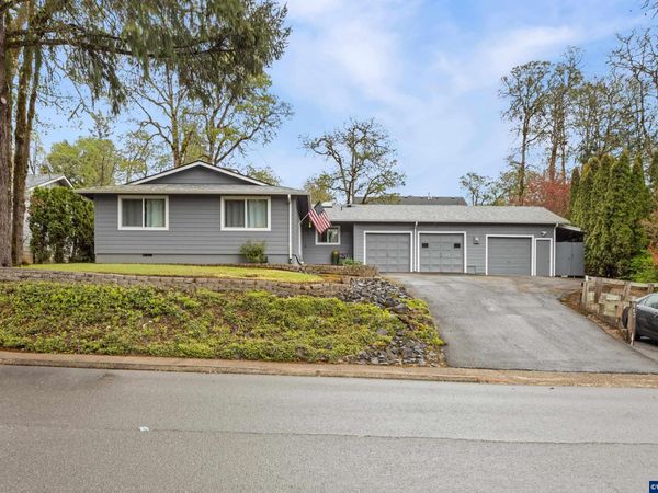 542 NW Douglas St, Dallas, OR 97338