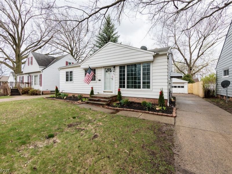 762 E 305th Street, Willowick, OH 44095 Photo 2