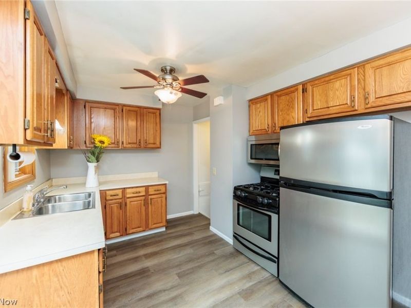 762 E 305th Street, Willowick, OH 44095 Photo 5