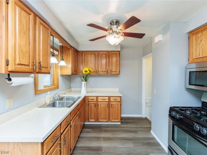 762 E 305th Street, Willowick, OH 44095 Photo 6